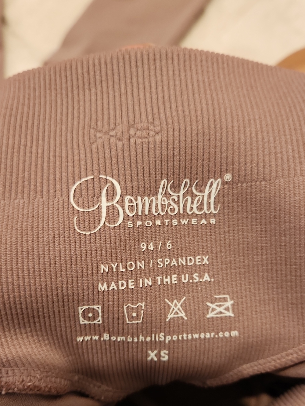 Bombshell Sportswear Cheeky Seamless Leggings - Picture 4 of 4